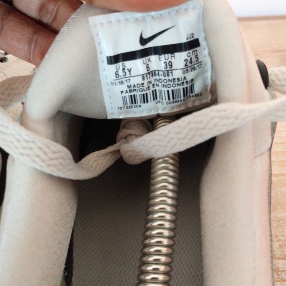 🎉SOLD 🎉NEW Nike AIR MAX SE - Picture 7 of 7